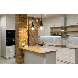 Loft Brick & White Konyhabútor Konyhaszigettel – Matt Fehér Keretes MDF, Tölgy Munkalap és Nyitott Polcrendszer