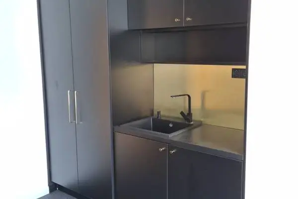 Modern Apartment Fekete konyha 2