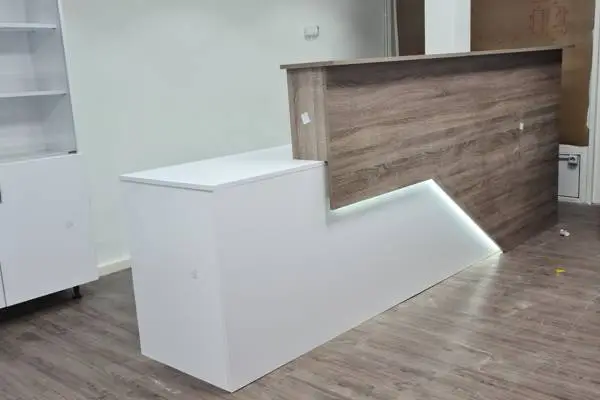 Modern recepciós pult LED világítással